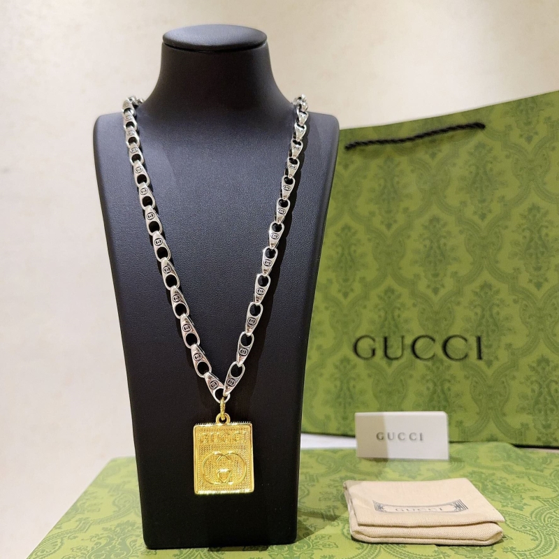 G*u*i necklaces